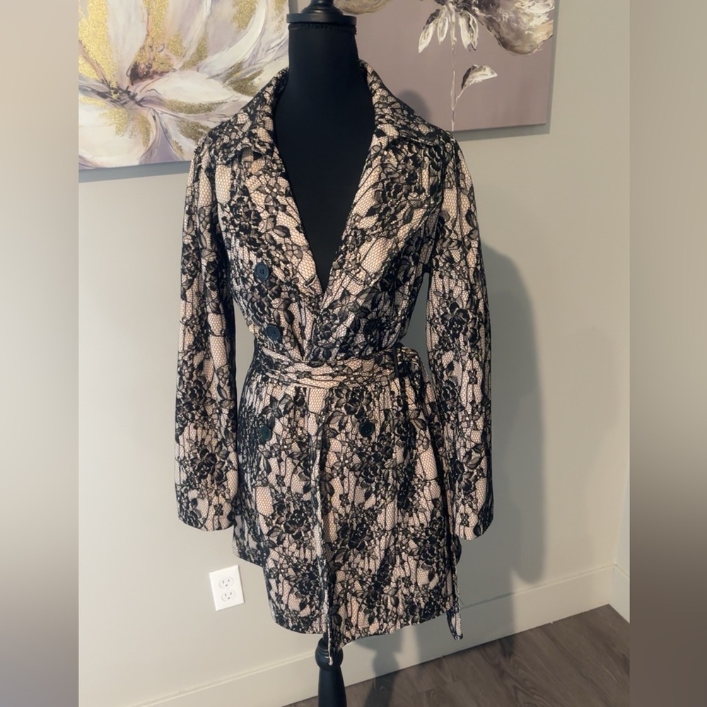 NWT Lace Women's Trench Coat Kardashian Kollection *Rare* size Large
